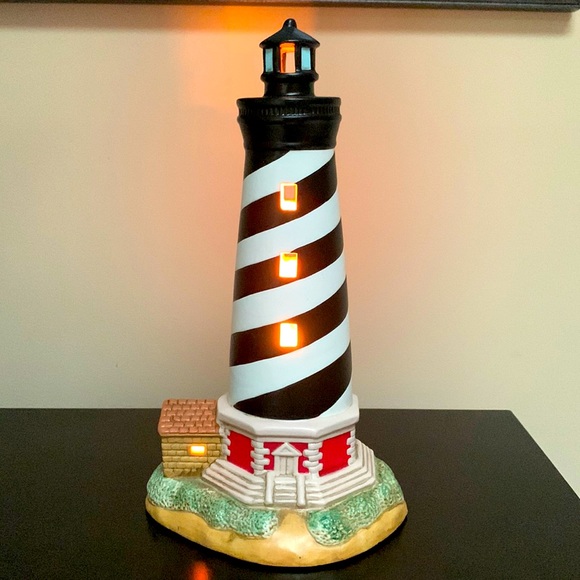Lefton Accents 991 Lefton Cape Hatteras Lighted Ceramic Lighthouse
